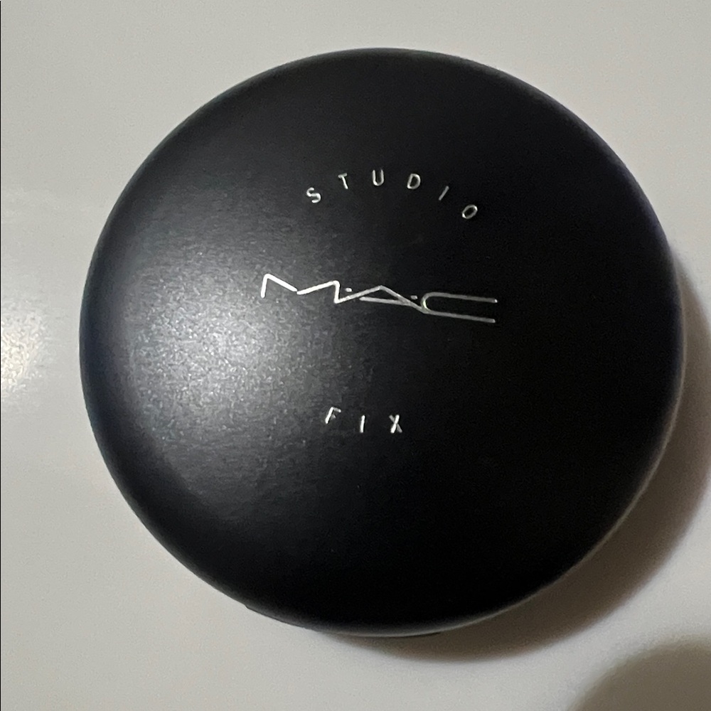 MAC studio Fix NW44 - Picture 3 of 7